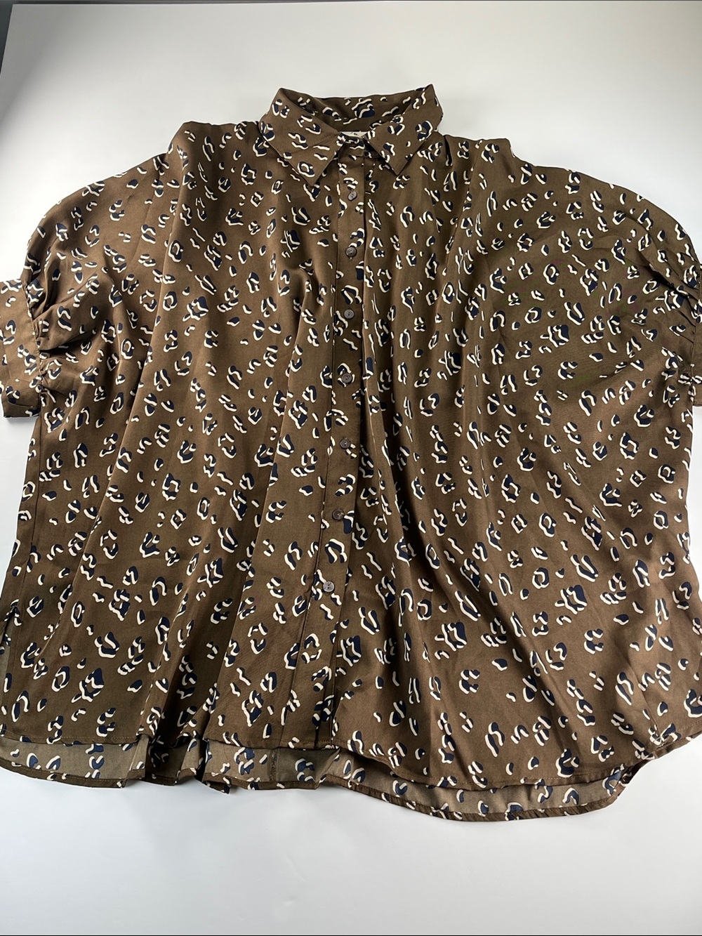 entro Brown Leopard Print Short Sleeve Button-Down Shirt Sz M/L